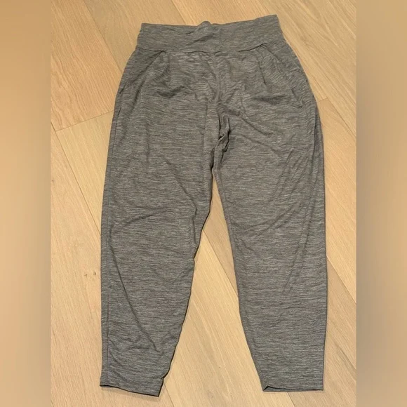 Vuori Lux Harem Pants - size small - Picture 2 of 5